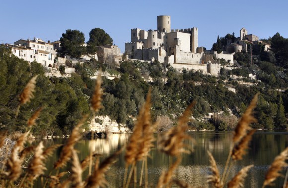 Castellet-i-la-Gornal-e1426073548700-580x379